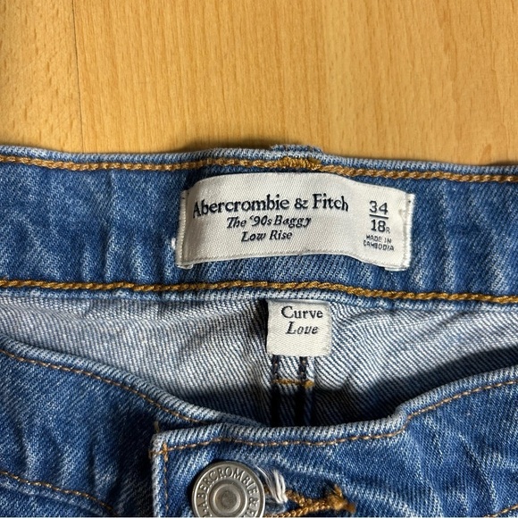 Abercrombie & Fitch The 90’s Baggy Low Rise Denim Cutoff Shorts Size 34 - Picture 2 of 8